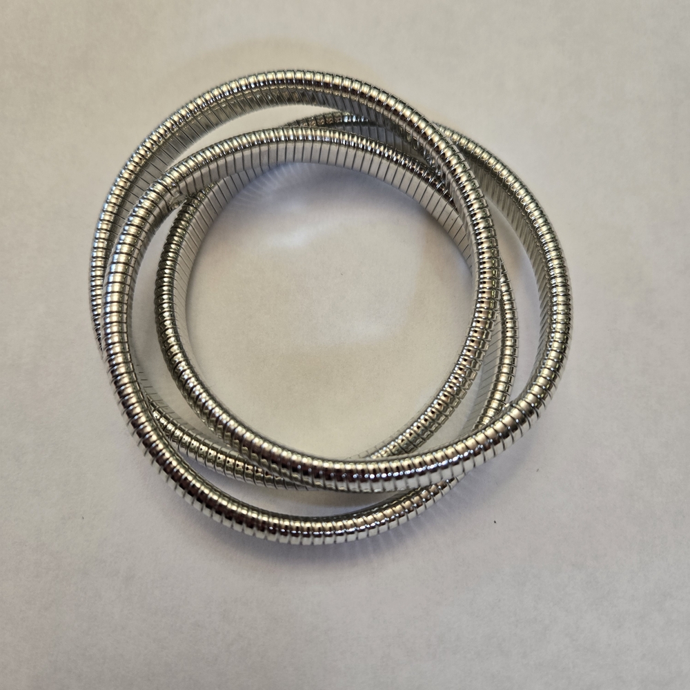 Interlocking Omega Bracelet - Picture 4 of 10